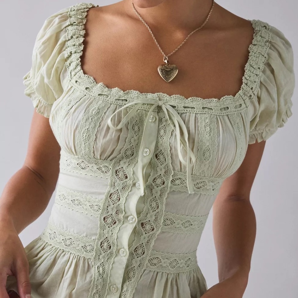 Kimchi Blue Nora Lace Trim Puff Sleeve Button-Up Blouse M in light green NWOT